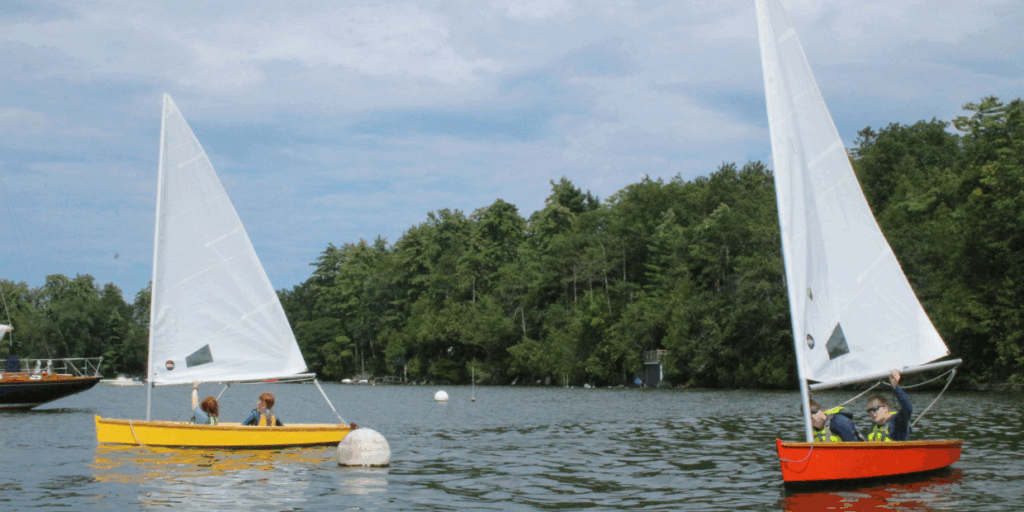 Split Rock Dinghies rounding a mark during a race. 800x600